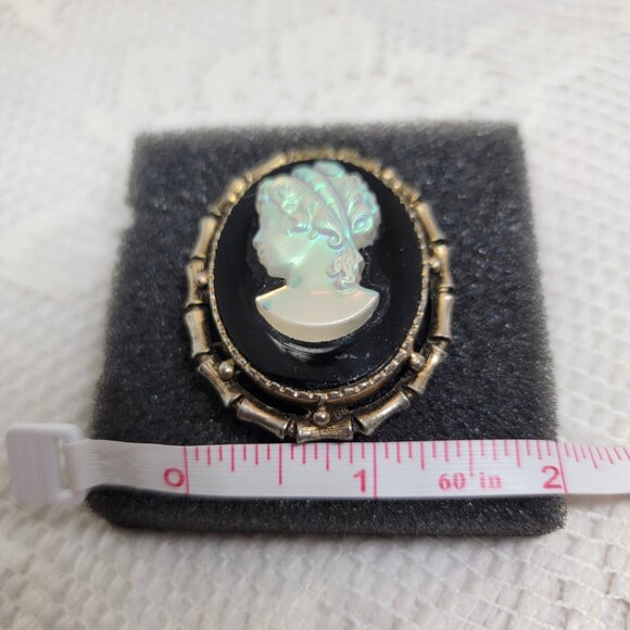 Vintage Cameo Brooch Oval Shaped Bamboo Style Gold Toned Metal Frame 2 In High - Picture 6 of 9